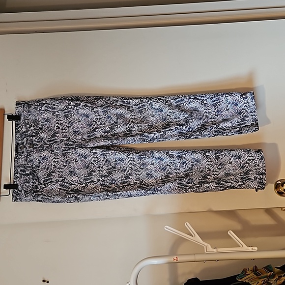 NYDJ Sheri Slim Blue Snake Print Pants - Picture 2 of 9